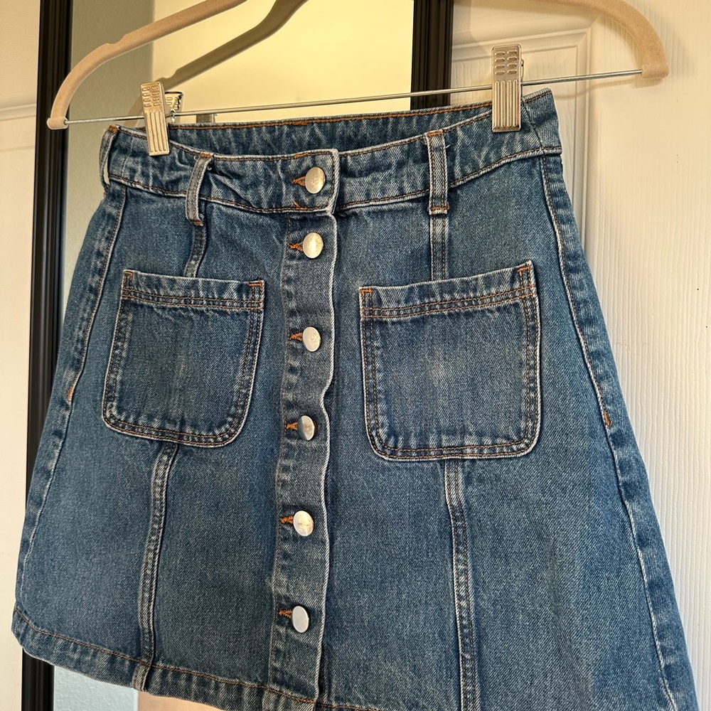 Denim Button-Front Skirt with pockets detail
